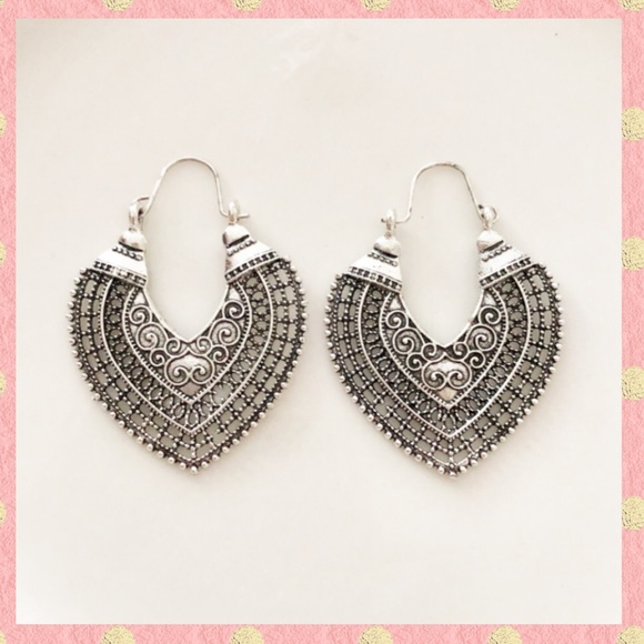 NWT Boutique Drop Earrings - Picture 2 of 3